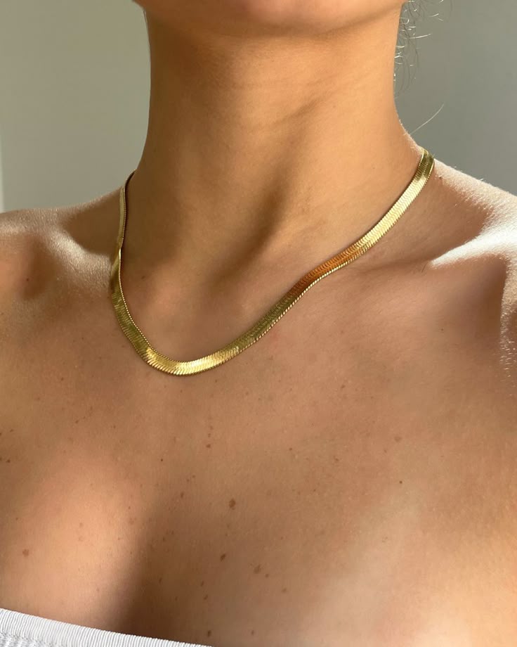 Collar sneak