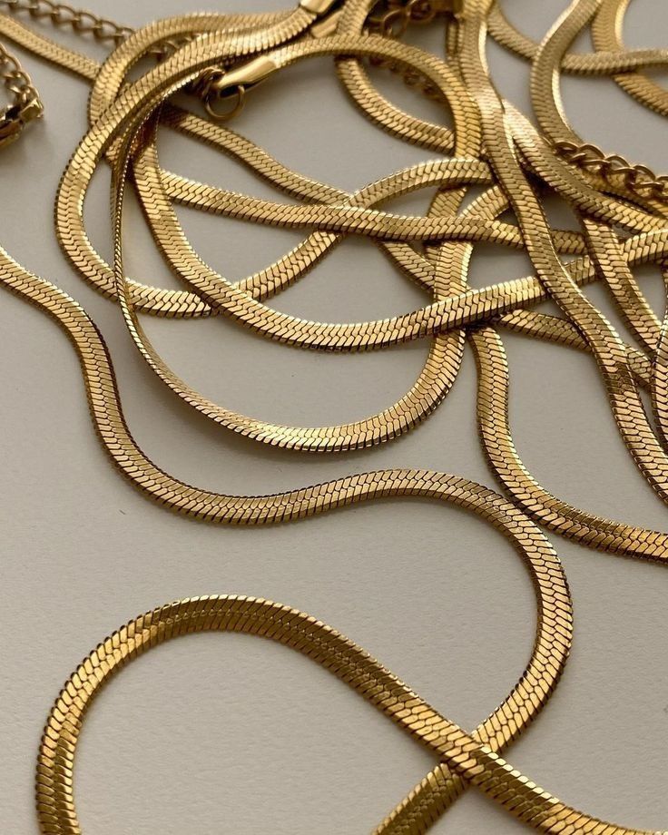 Collar sneak